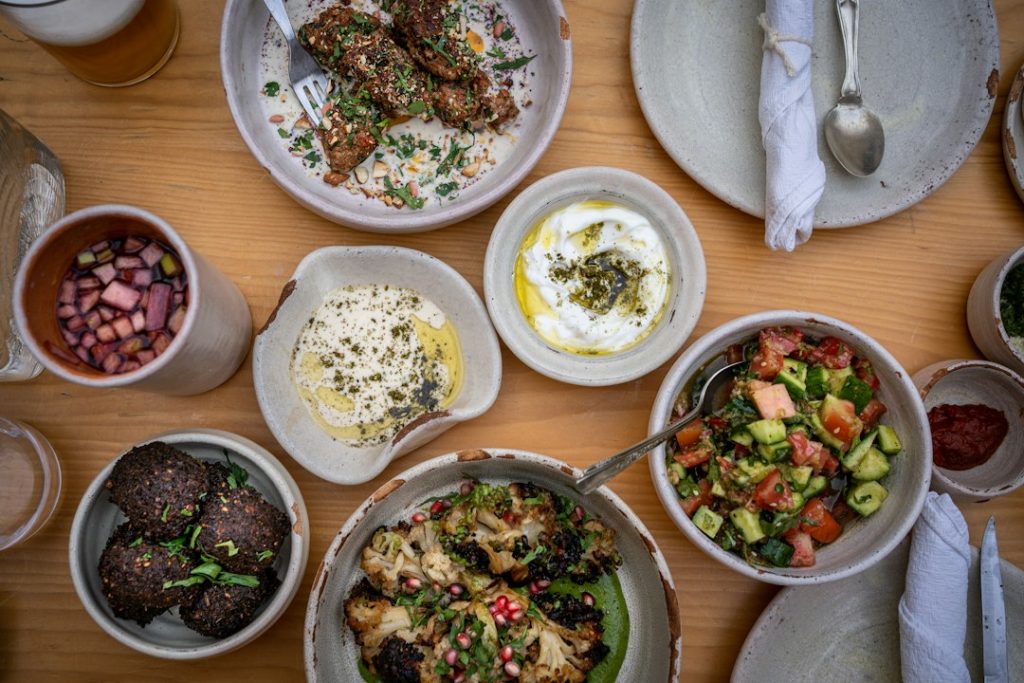 Plat de cuisine méditerranéenne inspiré des saveurs du Sud de la France