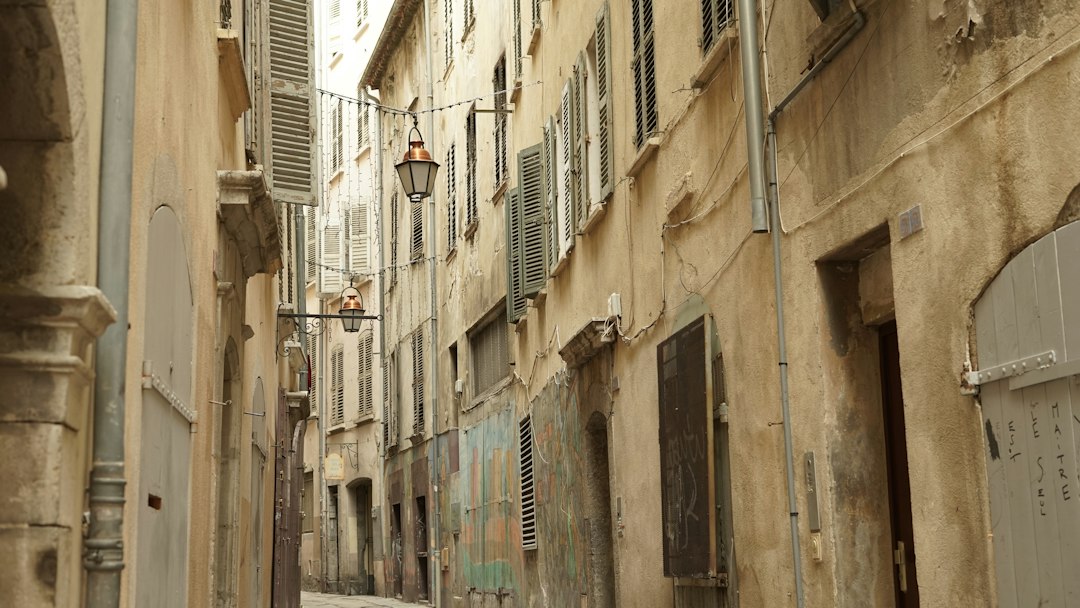 Rue de Toulon dans le sud de la France