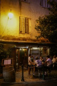 Terrasse de restaurant dans une ambiance méditerranéenne