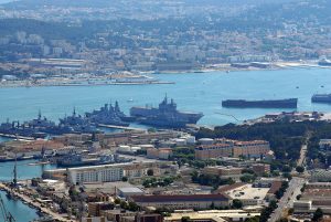 Vue aérienne du port de Toulon et de la rade