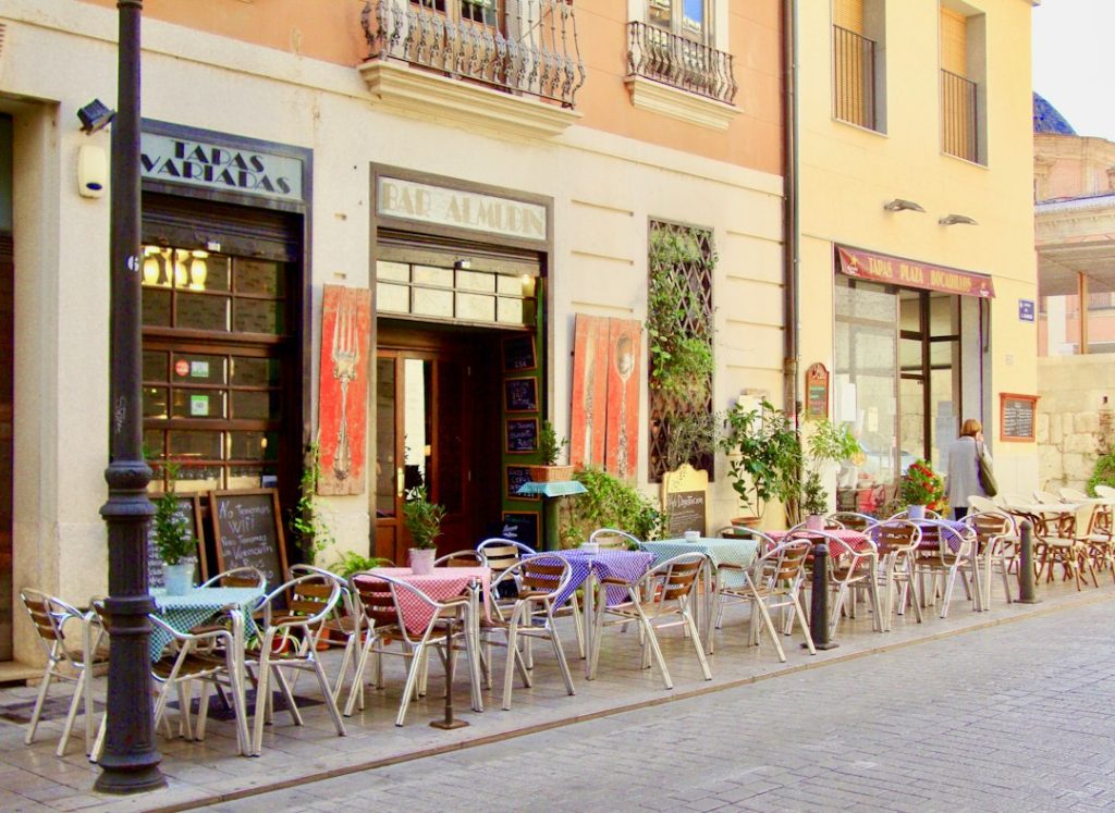 Terrasse de restaurant dans une ambiance méditerranéenne